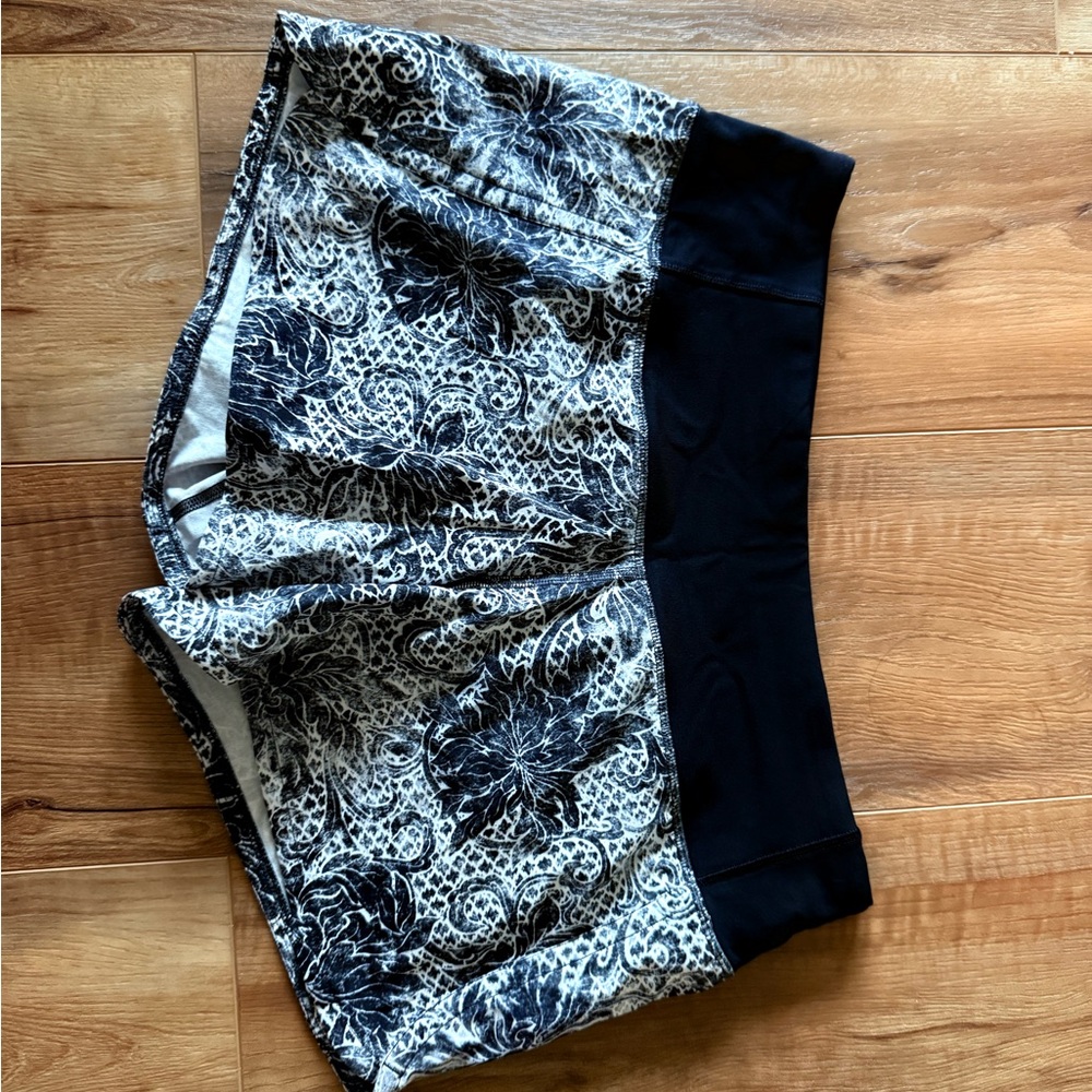 Lululemon Speed Up Shorts Size 4